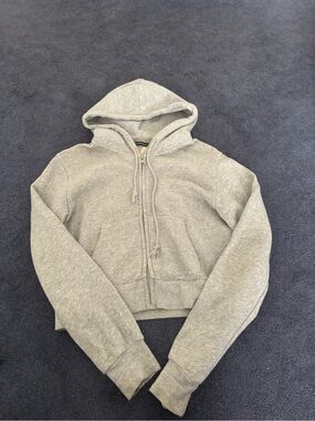 Brandy Melville Light Gray Cropped Zip-Up Hoodie